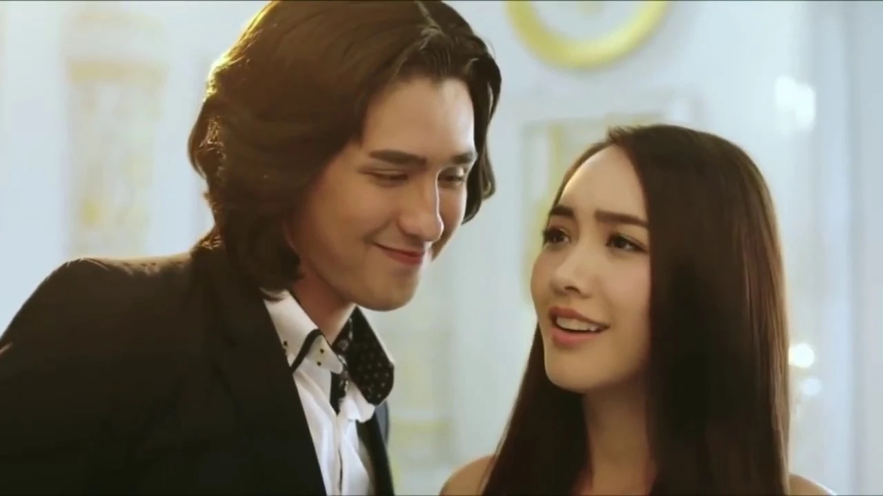 【泰国搞笑广告】第35集 灰姑娘和玻璃梳子的故事, 王子变姐妹？？？